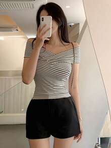 DAZY 优雅交叉露肩条纹修身上衣，小众设计高端女士T恤 - 黑與白 - 查看 2