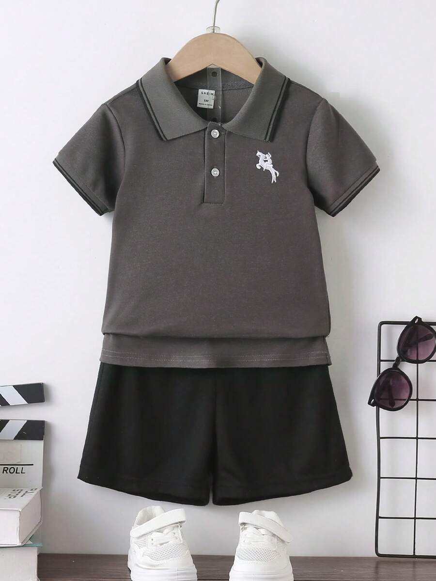 SHEIN 少年骑士刺绣图案休闲百搭日常短袖Polo衫 - 深灰色 - 查看 1