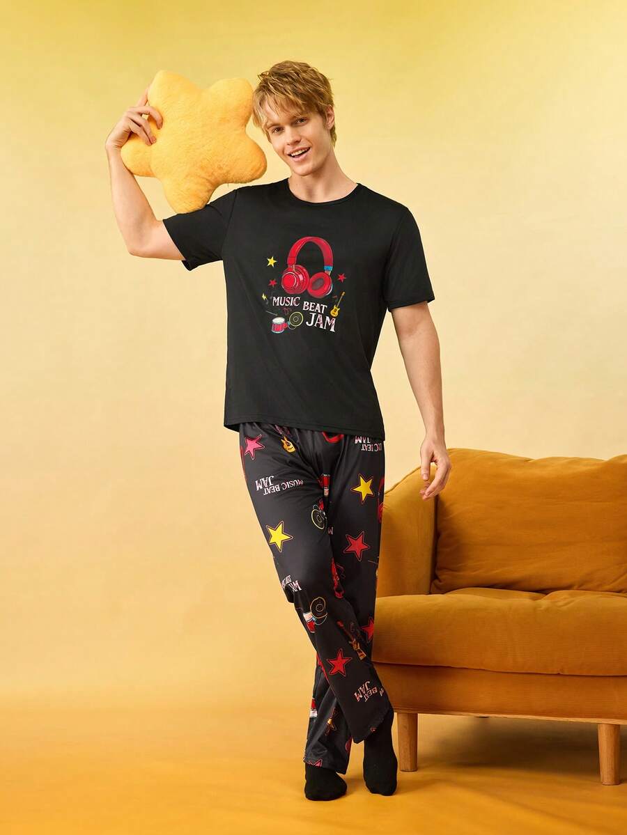 男士圆领字母和耳机印花短袖上衣和裤子休闲家居服套装 - 黑色 - 查看 1
