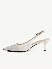 CUCCOO CHICEST 蕾丝花卉优雅尖头高跟凉鞋，新中国风，适合追求时尚的女性，非常适合日常通勤、约会或搭配旗袍/连衣裙出席轻宴会、婚宴、春季新娘鞋等场合。 - 白色 - 查看 4