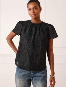 Lilora 女士夏季纯色优雅提花圆领短袖衬衫,高端时尚,百搭优雅,适合通勤、日常休闲外出、派对、约会、聚会、休闲活动、野餐、假期、夏季和假日旅行。黑色蕾丝衬衫,黑色工作上衣,蕾丝衬衫,黑色短袖上衣,黑色薄纱上衣,女士工作上衣,女士上衣和衬衫,蕾丝T恤,女士上衣,女士蕾丝衬衫,黑色蕾丝上衣,女士蕾丝衬衫 - 黑色 - 查看 5