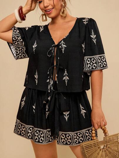 Travachic 大码女式系带蝴蝶结植物印花上衣和短裤套装。舒适的两件套适合各种场合，包括夏季度假、海滩度假、城市之旅和波西米亚风格。