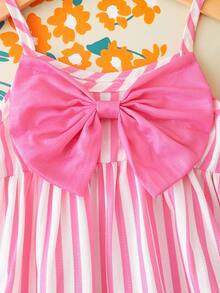 SHEIN 女婴时尚优雅休闲简约粉色条纹吊带连衣裙，舒适梭织面料，饰有3D蝴蝶结，春夏新品，适合生日派对、日常穿着、户外旅行等场合，可爱又时尚。 - 粉色 - 查看 8