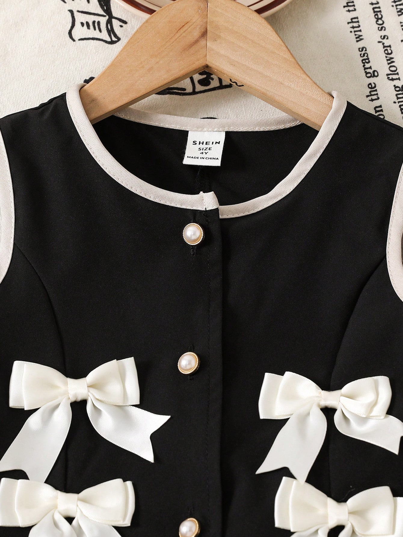 مجموعة فتاة صغيرة: ملابس علوية مزينة بفيونكة ذات ل...