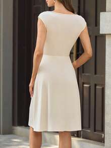 Editum 女士圆领短袖杏色浅卡其色收腰A字珍珠弹力装饰优雅休闲通勤中长连衣裙，春夏款 - 杏色 - 查看 2