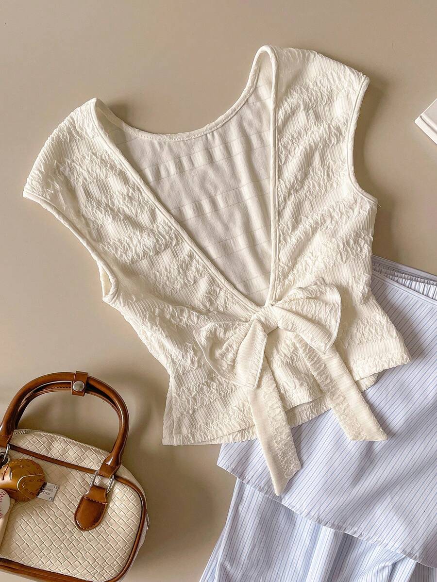Muvela Camiseta Nova de Primavera/Verão com Laço Decorativo Sem Costas em Tecido de Malha Texturizado Branco, Elegante Vintage para Carnaval, Festa, Doce, Fofa, Uso Urbano, Escritório - Damasco - Visão 1