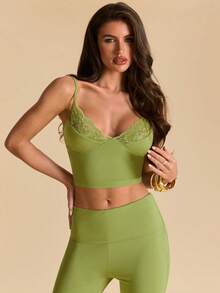 SHEIN BAE Bộ 2 món gồm áo hai dây và quần dài màu xanh lá cây trơn phối ren dành cho nữ, kiểu dáng mùa hè, gợi cảm, thích hợp cho kỳ nghỉ biển, dạo phố, phong cách Y2K quyến rũ, thanh lịch. - màu xanh lá - Xem 5