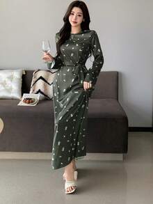 DAZY 迷人花卉印花缎面长腰带束腰女士睡裙 - 綠色 - 查看 1