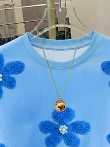 SHEIN 少女仿毛皮铆钉图案T恤，蓝色宽松T恤，适合春夏穿着，休闲舒适，清凉夏日系列，夏季必备单品，返校必备，夏季女孩，童装时尚，基础款，春夏韩版风格，日常童装 - 淺藍色 - 查看 3