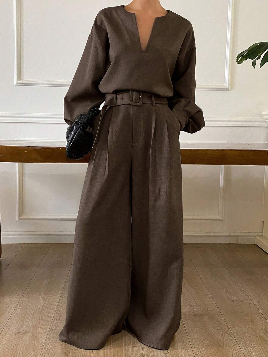 Livesso 女士V领上衣和休闲裤两件套，适合通勤和办公，春夏款 - 咖啡棕 - 查看 1