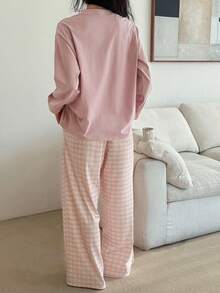 DAZY Bộ đồ ngủ nữ gồm áo khoác cardigan màu trơn và quần pajama kẻ caro. - Màu Hồng  San hô - Xem 2