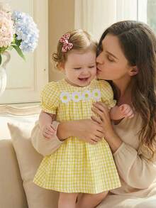 SHEIN 女婴浅黄色格子泡泡袖雏菊荷叶边下摆休闲连衣裙，适合日常穿着，可爱优雅的假日装扮 - 黃色 - 查看 1