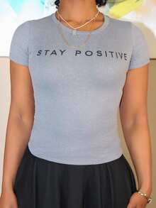 Steph T 女款”简约印花圆领短袖 T 恤 Y2k - 灰色 - 查看 6