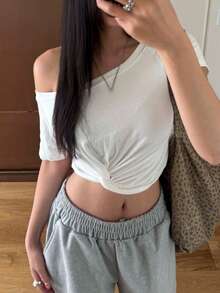 DAZY Camiseta de cuello redondo de manga corta con nudo retorcido, top ajustado y versátil para mujer en verano - Blanco - Ver 3