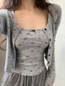 FRIFUL Conjunto de 2 piezas de camiseta de tirantes y cárdigan con estampado floral diminuto en toda la prenda y decoración de lazo en el pecho - Gris - Ver 2