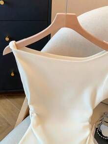 Resyla 女士休闲基础款白色不对称肩部修身腰部褶皱T恤 - 白色 - 查看 4