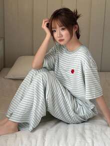 DAZY Bộ đồ mặc nhà mùa hè dành cho bé gái tuổi teen, gồm áo ngắn tay cổ tròn kẻ sọc in hình quả táo và quần ống rộng, thích hợp mặc ở nhà. - Màu xanh lam - Xem 5