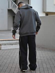 Devon Thys 男士秋冬简约山地标语印花口袋抽绳连帽卫衣，长袖上衣 - 深灰色 - 查看 3