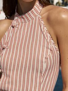Nöista 这款竖条纹无袖上衣采用侧边打结设计，搭配毛领领口和后背可调节肩带。适合日常穿着，也适合春季、夏季、复活节和海滩等场合。 - 紅色 - 查看 8