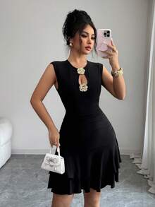 Rafferiza 黑色镂空玫瑰金属扣褶皱双层荷叶边下摆无袖短款连衣裙（女款） - 黑色 - 查看 5