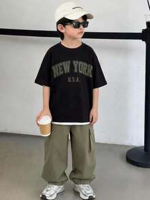 SHEIN Little Byeori 两件套儿童/青少年男童休闲日常舒适字母印花圆领短袖T恤和纯色直筒口袋裤套装 - 彩色 - 查看 2