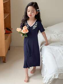 DAZY Đầm mặc nhà cổ chữ V viền ren in hoa cho bé gái - Màu xanh hải quân - Xem 7