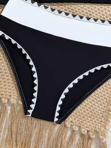 SHEIN Costume de baie tankini pentru fete preadolescente, top cu imprimeu digital în dungi alb-negru și fund triunghiular, elegante și la modă pentru înot, plajă, piscină, vacanță de vară, costume de baie pentru fete, costum de baie pentru fete preadolescente, costume de baie din două piese pentru adolescente, acoperire completă, costume de baie din două piese, costume de baie drăguțe pentru fete, seturi de bikini - Alb-negru - Vizualizare 5