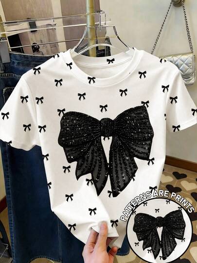 تي شيرت بياقة مستديرة وأكمام قصيرة مطبوع عليه فيونكة، مناسب للارتداء اليومي في الصيف