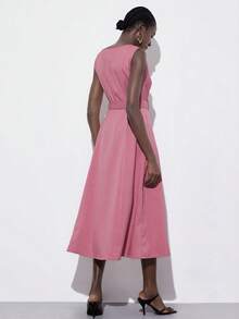 Aveloria Modichic 优雅的法式复古时尚派对连衣裙，采用镂空设计、收腰剪裁、A字廓形、撞色金属搭扣和泡泡袖，尽显高端气质。 - 粉色 - 查看 2