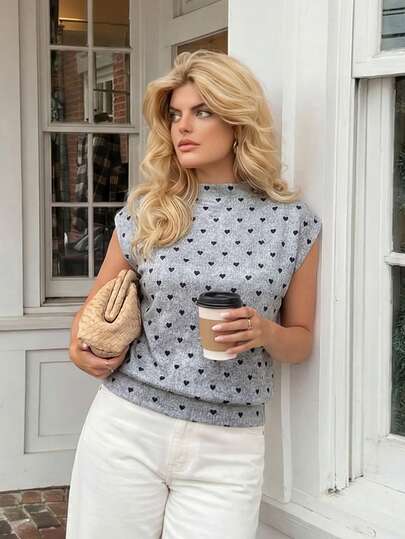 Dripcurv Plus-Size Women's Spring Grey Heart-Patterned T-Shirt, Urban Casual T-Shirt,Casual Outfit For Women,Polka Dot T-Shirt