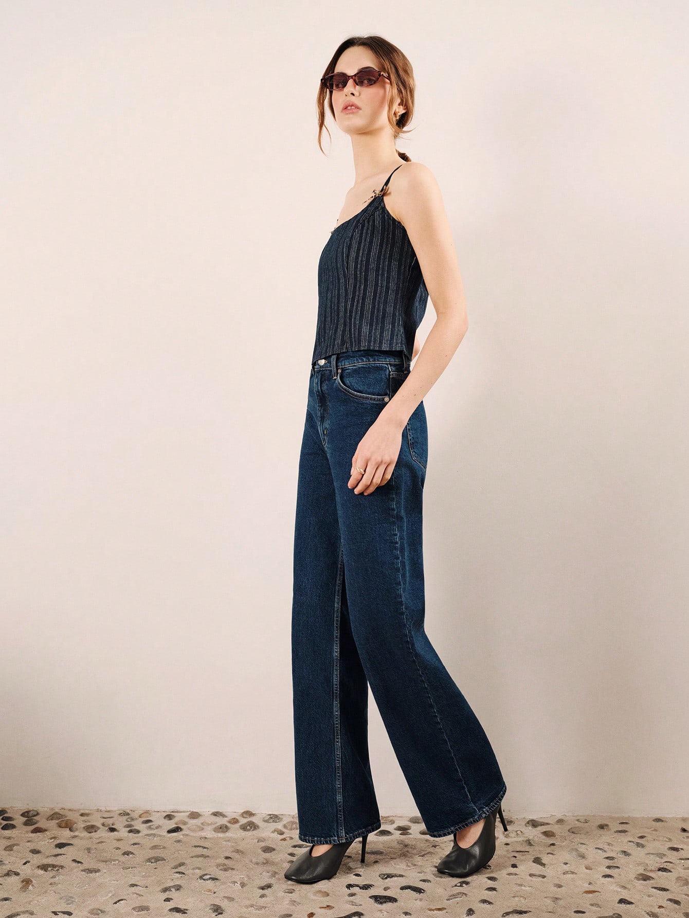 Ciemnoniebieski, paskowany top z jeansu z małymi kokardkami w panterkę, uroczy styl