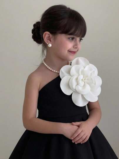 SHEIN Young Girl Knitted Contrast Color 3D Flower Casual Slip Dress Black Elegant Dress For Toddler Girl Dress 3d Floral Black And White Dress For Lil Girls Flower Girl Dress Black Kids Black And White Dress Chic Kids Party Dress One Shoulder Black Short Design With Beautiful White Floral Applique For Wedding, Party, Prom, Holiday, Spring Break, Valentine's Day, Flower Girl, Cute & Elegant & Sweet & Vintage & Fashionable. Mom And Daughter & Sisters Matching, Family Vacation, Daily Wear