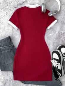 SHEIN 少女红白休闲个性化撞色领罗纹针织纽扣修身连衣裙，夏季连衣裙，蝴蝶刺绣 - 紅白色 - 查看 2