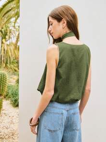 Nöista 这款无袖优雅衬衫采用中式结扣和围巾领设计，轻盈精致，版型宽松，是打造优雅造型、外出装扮、情人节造型、春夏装扮或日常时尚穿搭的理想之选。 - 綠色 - 查看 2