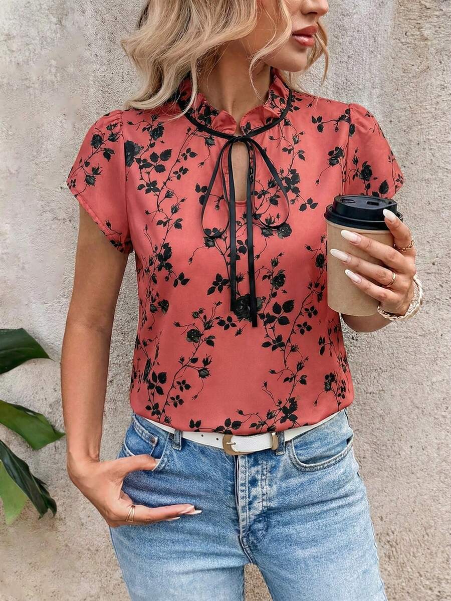 SHEIN Clasi 女士领结印花休闲百搭日常短袖衬衫 - 紅木色 - 查看 1