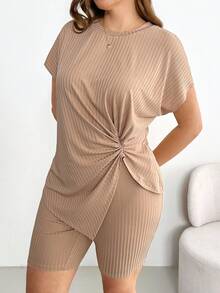 Shapeblank Bộ đồ nữ cỡ lớn mùa xuân/hè thời trang thường ngày thoải mái, co giãn tốt, cơ bản, tôn dáng gồm áo ngắn tay màu mơ và kaki cùng quần short kiểu biker, trang phục mùa hè, trang phục sân bay, thời trang đường phố, phong cách đơn giản. - Màu Khaki - Xem 4