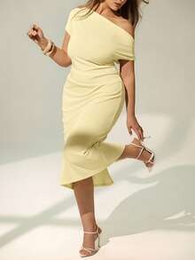 Auralis 大码优雅纯色不对称领短袖连衣裙 - 杏色 - 查看 6