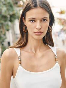 Nöista 夏季休闲上衣：白色修身背心。修身剪裁、串珠肩带和弹力针织面料，使其成为您春夏衣橱中百搭实用的选择。度假必备，夏季必备单品。 - 白色 - 查看 6