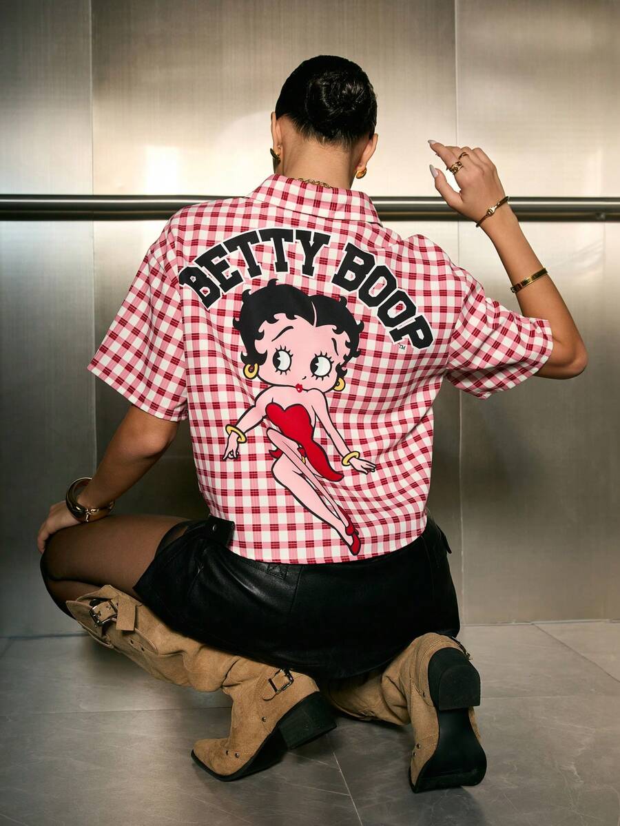 Betty Boop x SHEIN 女士休闲格子卡通图案短袖衬衫，前开襟纽扣设计，夏季款 - 紅色 - 查看 1