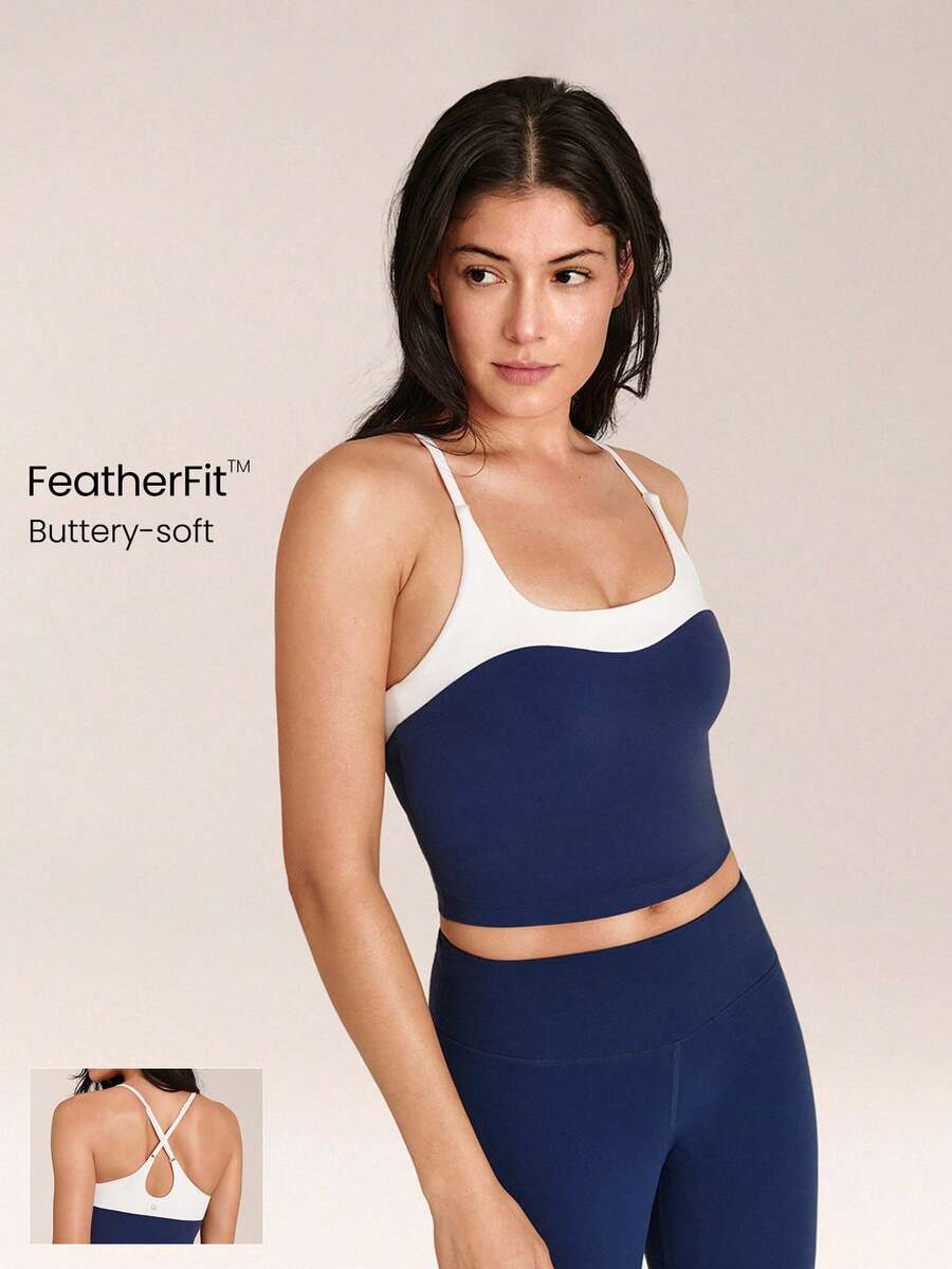 GLOWMODE FeatherFit™ Camiseta deportiva de ajuste ceñido con contrastes de color, tirantes cruzados, escote bajo, copas extraíbles, corta, para yoga, pilates, uso diario y casual en otoño e invierno - Dark Blue - Ver 1
