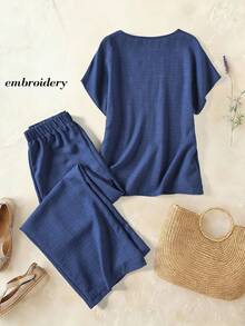 Rusticease 女士休闲度假风刺绣蝙蝠袖宽松上衣和阔腿裤两件套，春夏秋季 - 藍色 - 查看 2