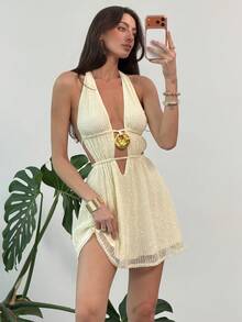 Aloruh 女士夏季度假金属装饰镂空迷你吊带连衣裙 - 杏色 - 查看 2