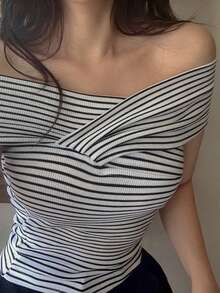 DAZY 优雅交叉露肩条纹修身上衣，小众设计高端女士T恤 - 黑與白 - 查看 1