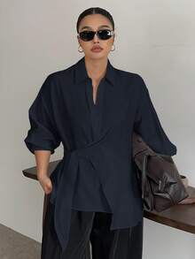 Dazy Plus Camisa blanca de manga larga con cuello vuelto, parte delantera semi-abierta, dobladillo con cordón, adecuada para primavera, otoño y verano para mujer talla grande - Azul Marino - Ver 5