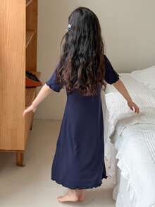 DAZY Đầm mặc nhà cổ chữ V viền ren in hoa cho bé gái - Màu xanh hải quân - Xem 2