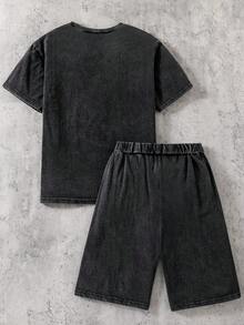Coolqubz 两件套夏季新款休闲青少年男童套装，包括一件做旧水洗黑色短袖T恤和一条印有加州字母图案的松紧腰短裤，宽松版型，适合日常、通勤、运动、街头穿搭和ins风。 - 黑色 - 查看 2