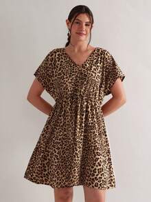 SHEIN VCAY 大码女式新款豹纹V领短袖单排扣A字连衣裙，优雅办公室宽松迷你连衣裙 - 棕色 - 查看 3