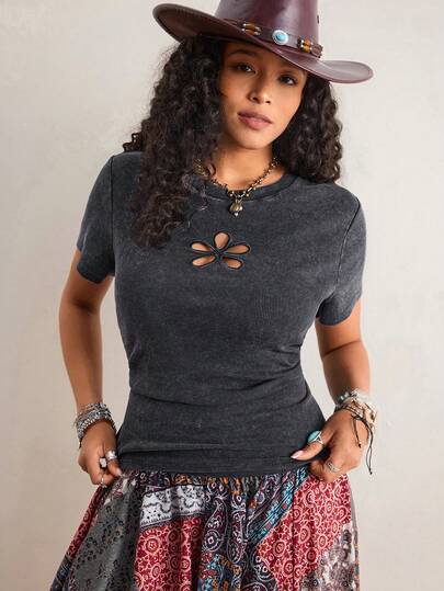 Freevana Maglietta vintage bohémien a costine grigio scuro consumata, top casual da donna con fiori traforati, taglio corto, vestibilità rilassata e silhouette slanciata, adatto per uso quotidiano