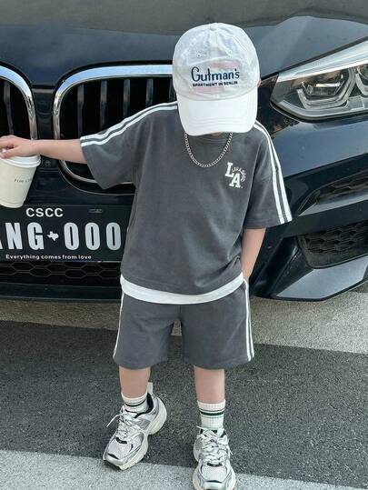 SHEIN Set de 2 piezas de camiseta de manga corta con estampado de copos de nieve y pantalones cortos de cintura elástica de unicolor, estilo de moda callejera coreana informal para niños preadolescentes, adecuado para volver al colegio, cumpleaños, baby shower, fiesta de vacaciones, primavera/verano