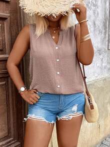 SHEIN Camisa sin mangas de talla grande de verano, de unicolor, con textura, cuello con muesca y botones delanteros - Café integral - Ver 7